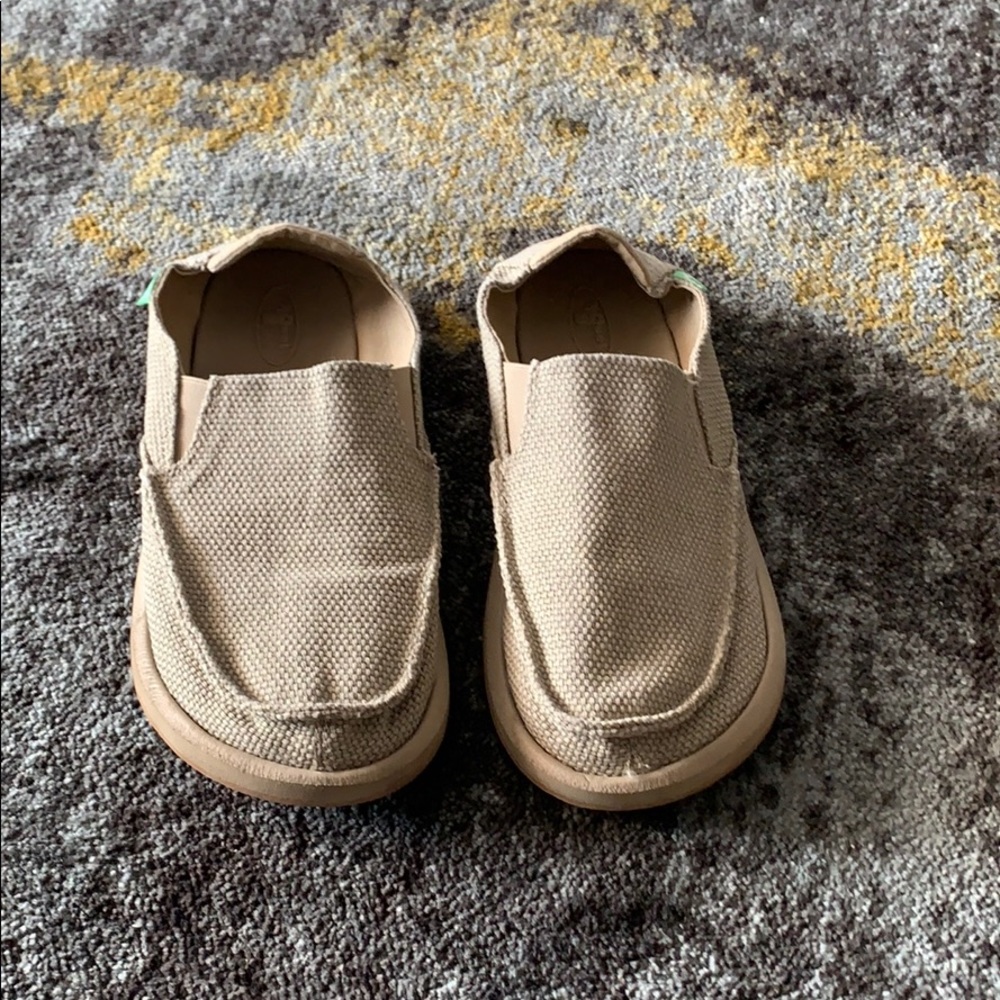 Sanuk size 10